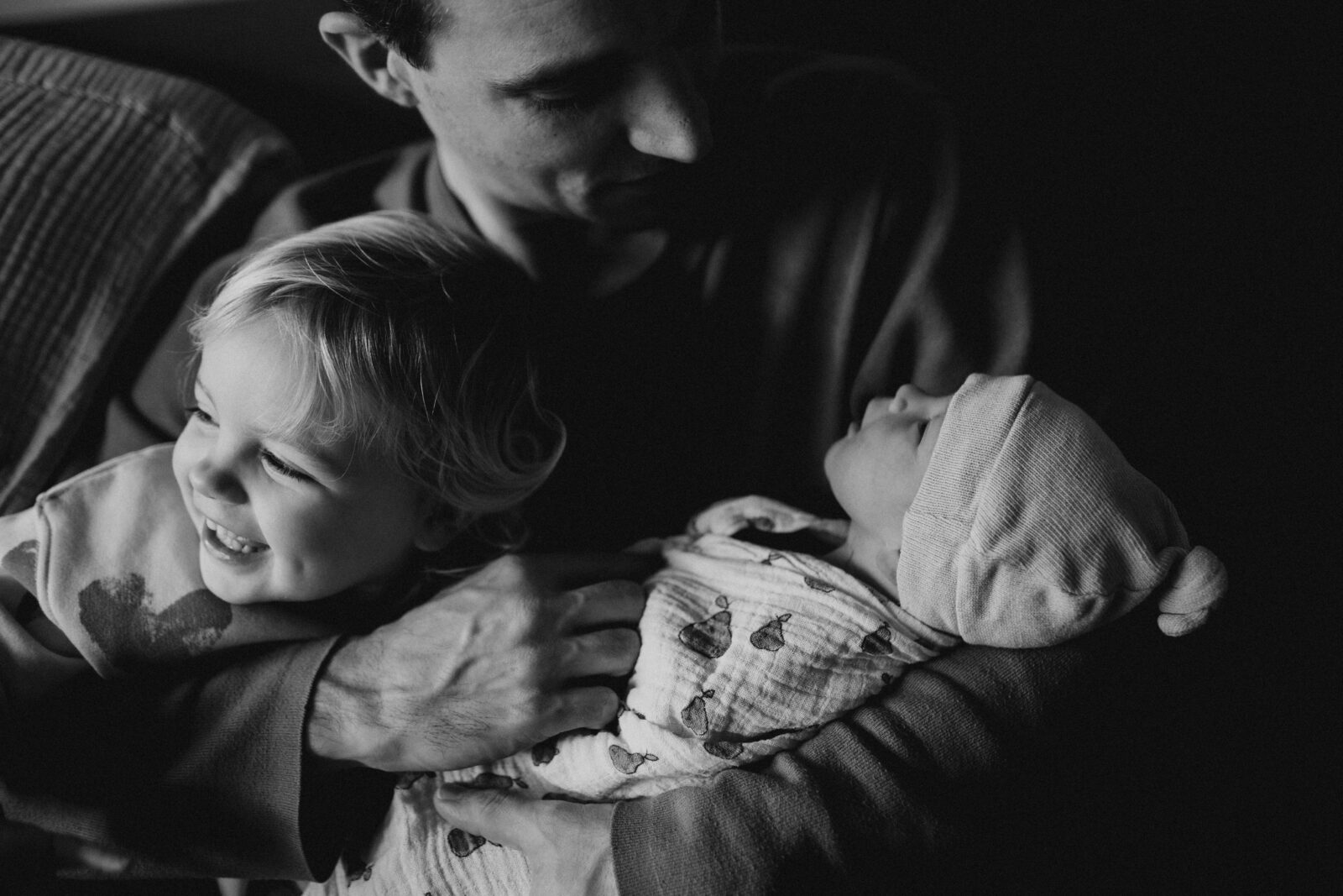 geboortefotografie, geboorteverhaal, geboortefotograaf, thuisvalling, broer en zus